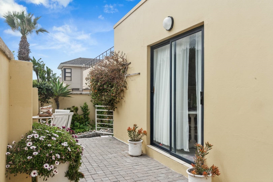 4 Bedroom Property for Sale in Sunset Links Western Cape